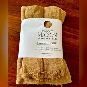 BLUUM MAISON for the jilly box napkin and table runner set. New from box
